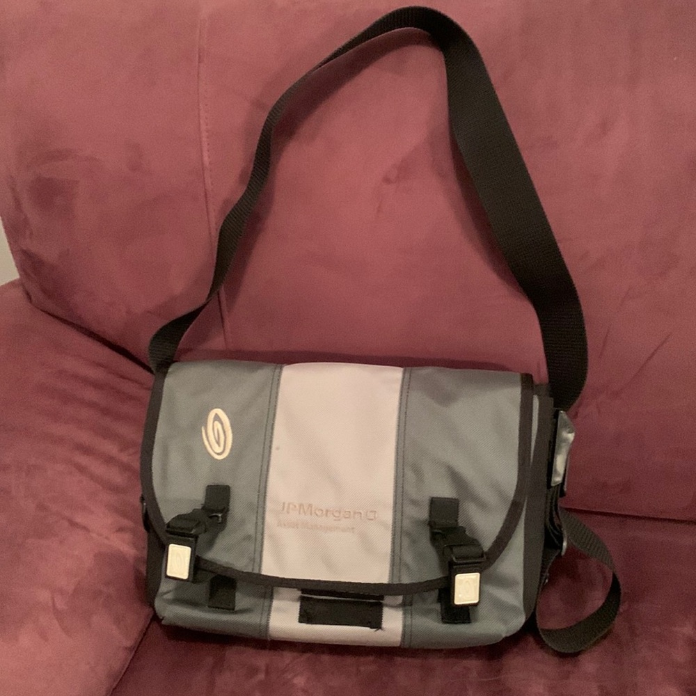 Timbuke 2 laptop bag. Many pockets two compartments. Good condition
